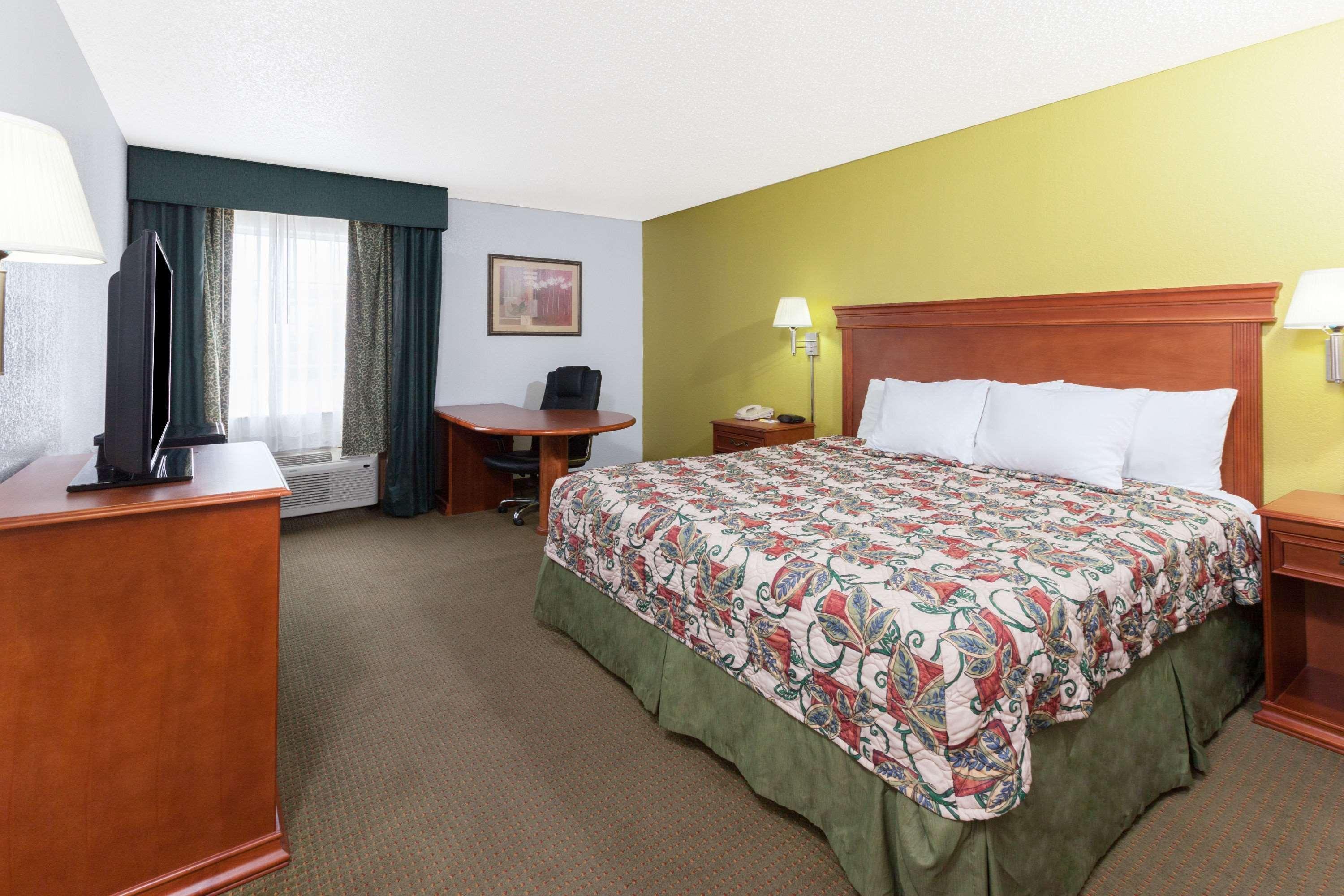 Days Inn By Wyndham Shawnee Buitenkant foto