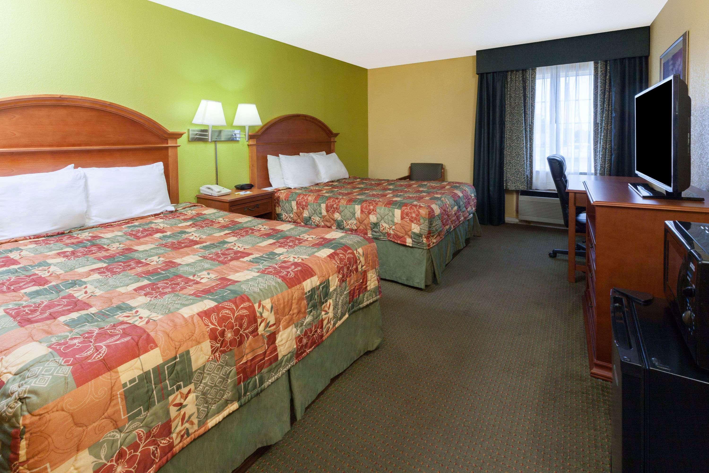 Days Inn By Wyndham Shawnee Buitenkant foto
