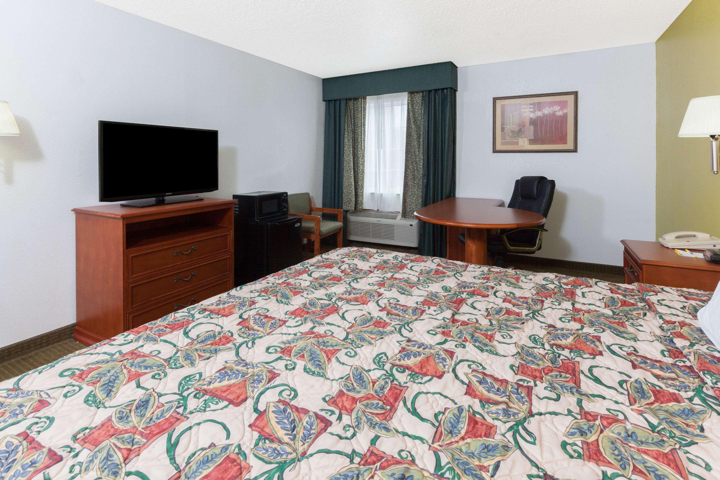 Days Inn By Wyndham Shawnee Buitenkant foto