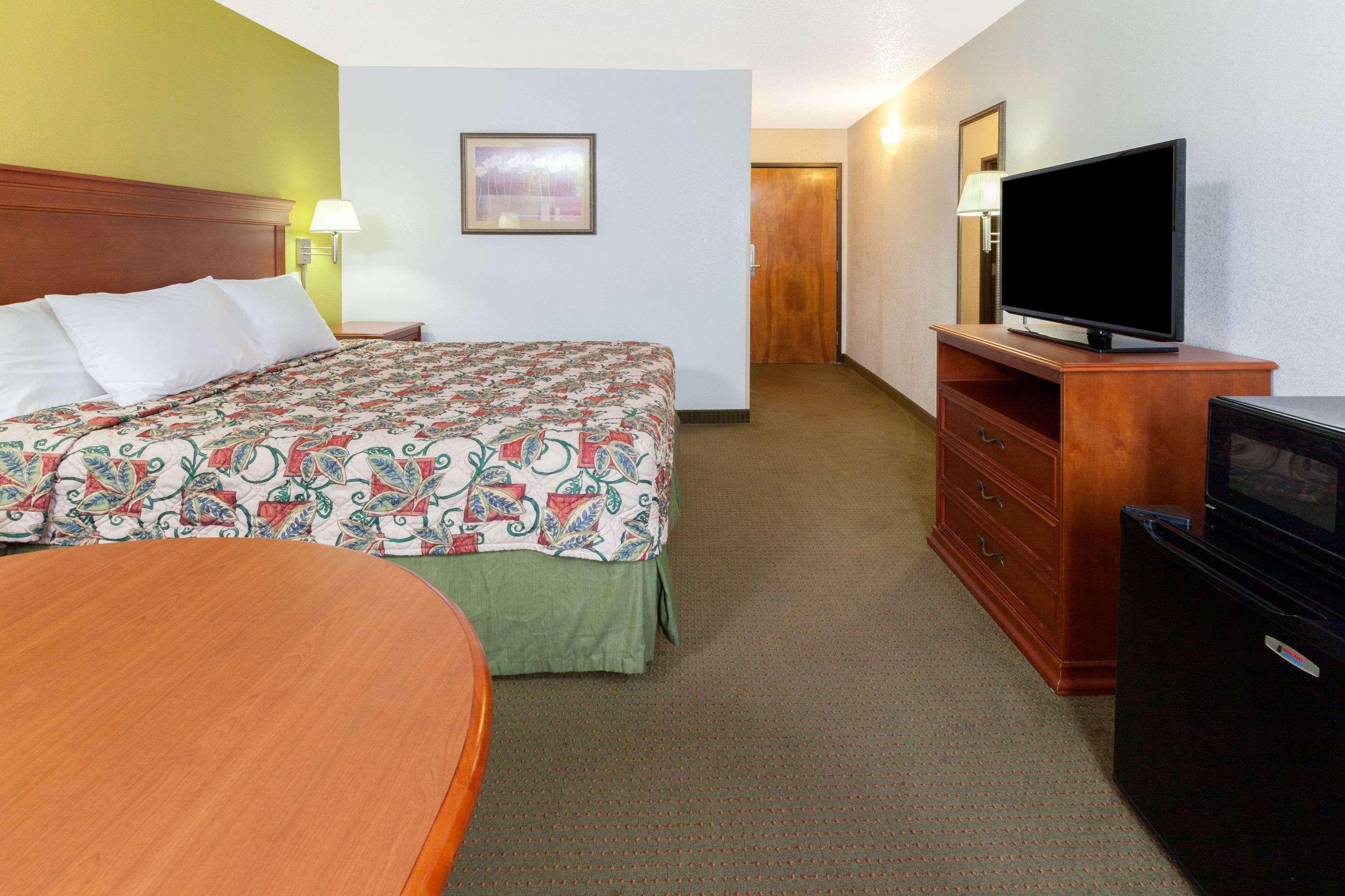 Days Inn By Wyndham Shawnee Buitenkant foto