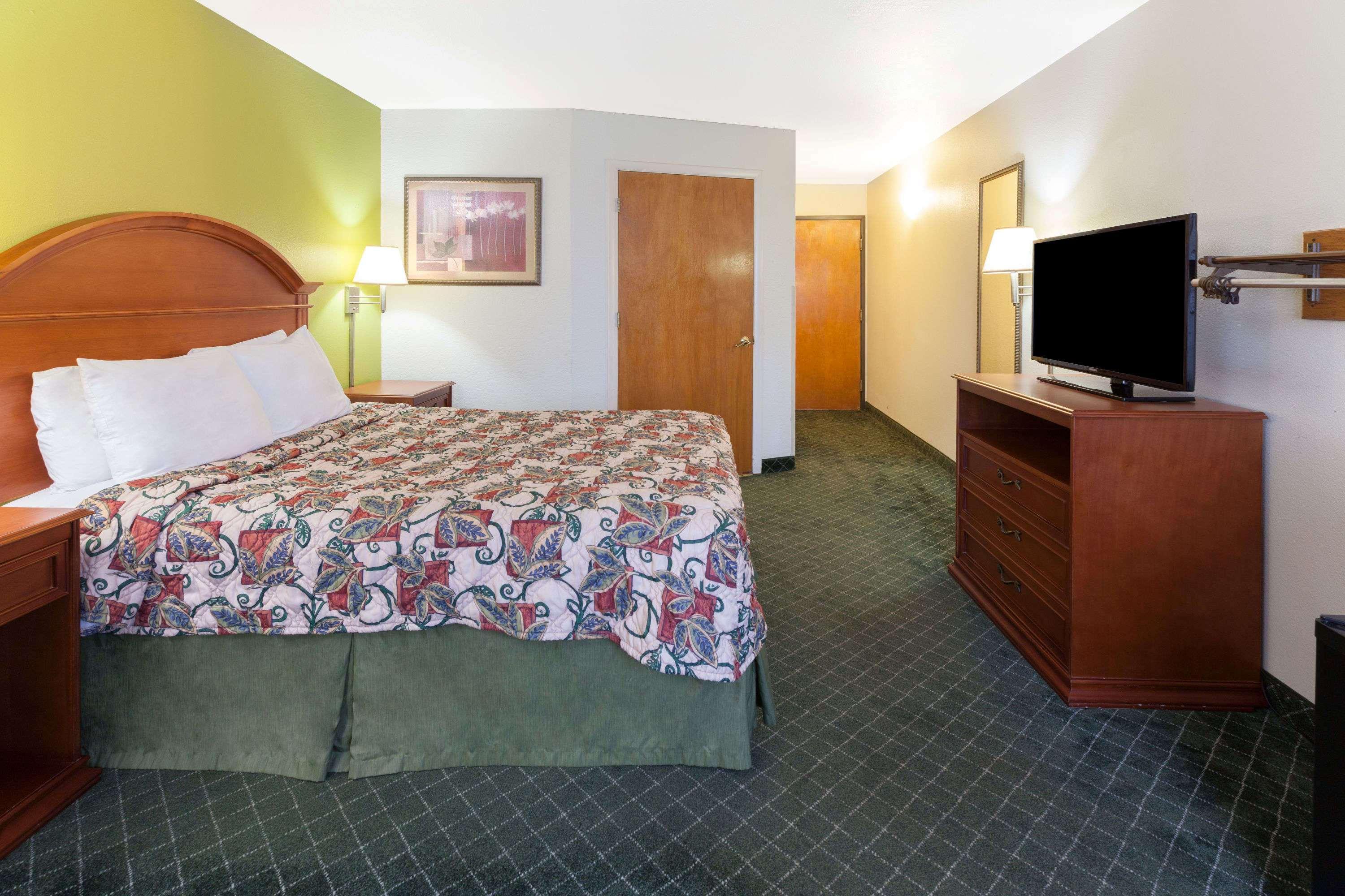 Days Inn By Wyndham Shawnee Buitenkant foto