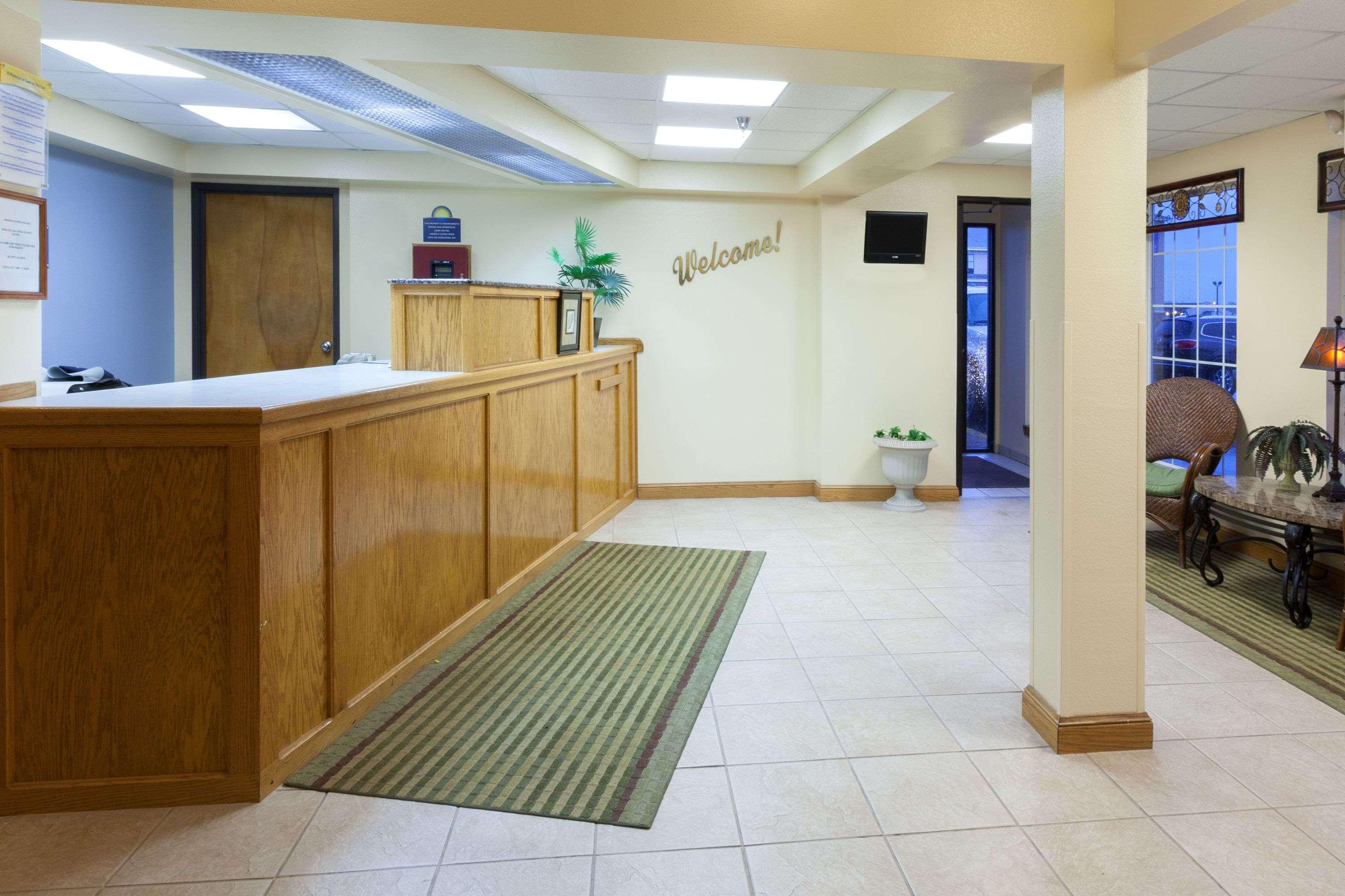 Days Inn By Wyndham Shawnee Buitenkant foto