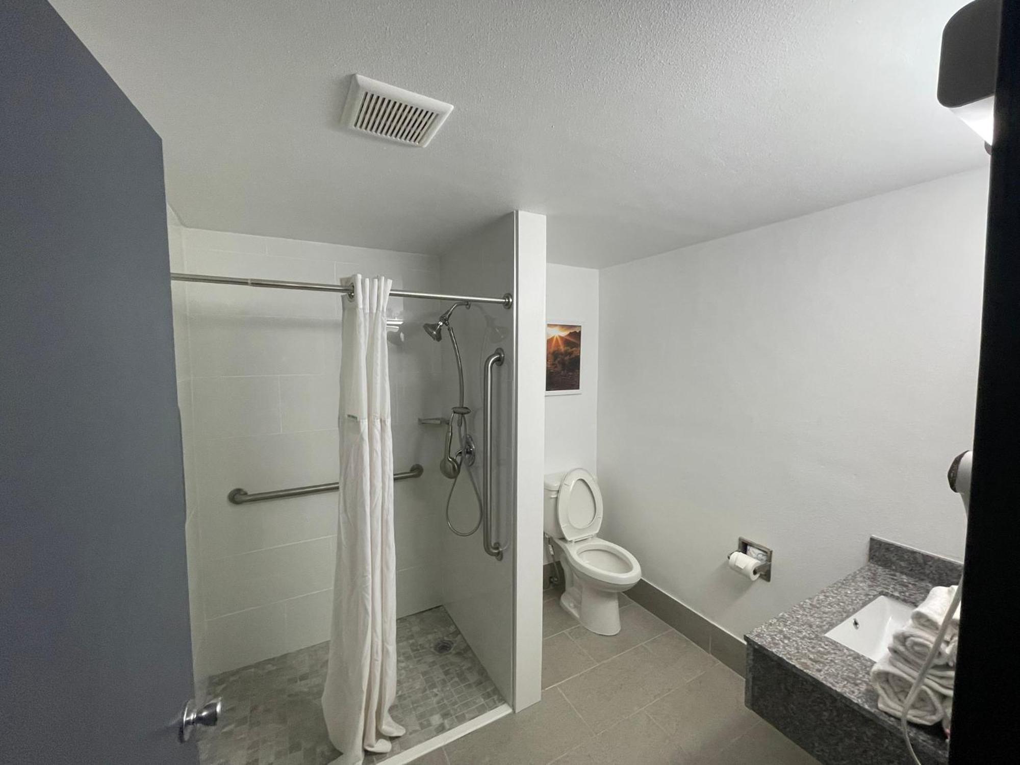 Days Inn By Wyndham Shawnee Buitenkant foto