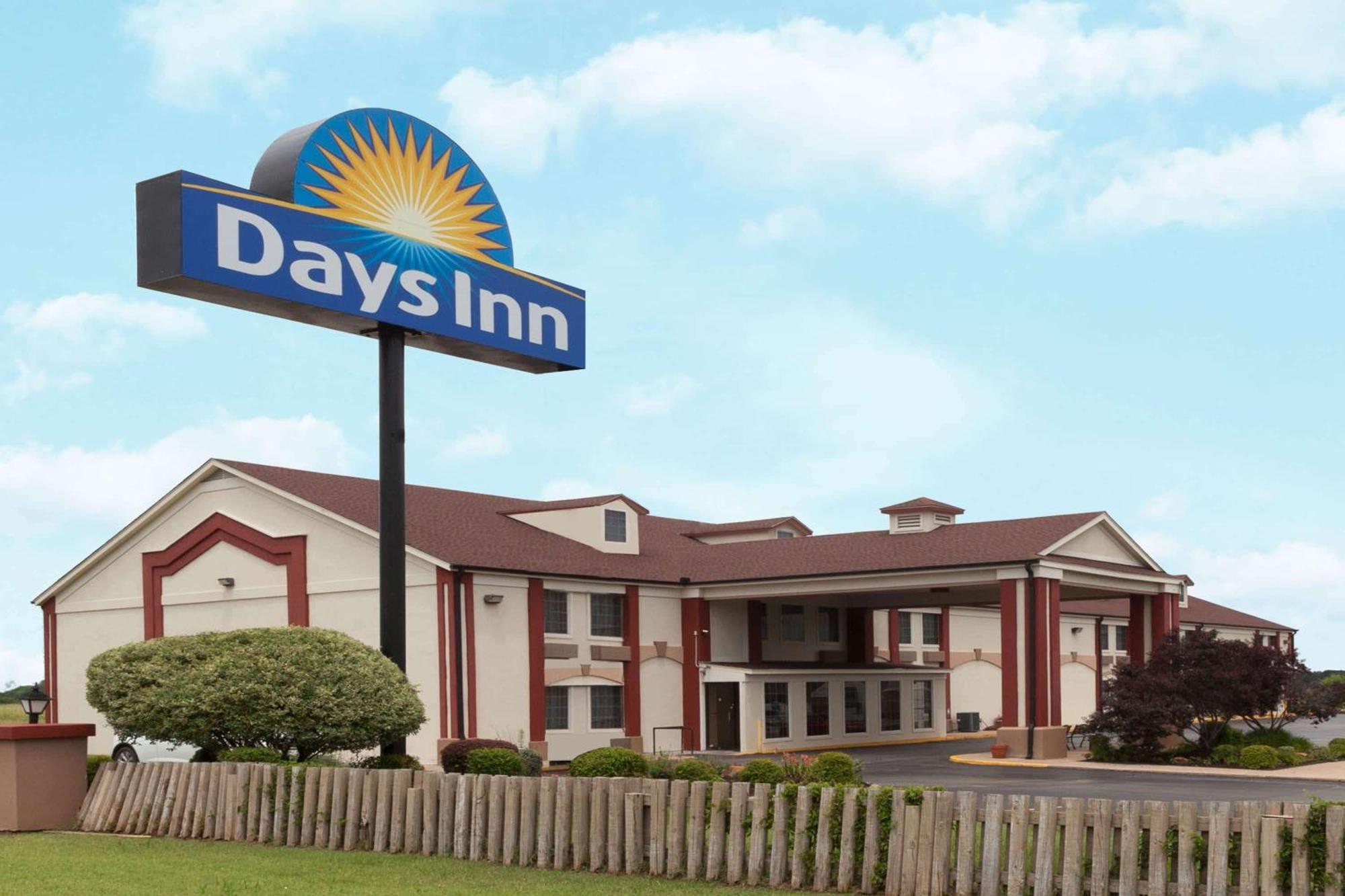 Days Inn By Wyndham Shawnee Buitenkant foto